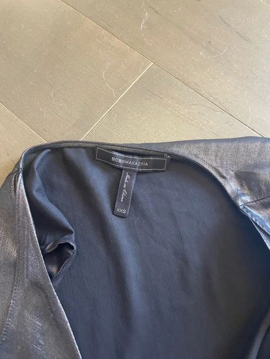 BCBGMaxAzria Metallic Black Sleeveless High-Low V-Neck Dress - Picture 4 of 4